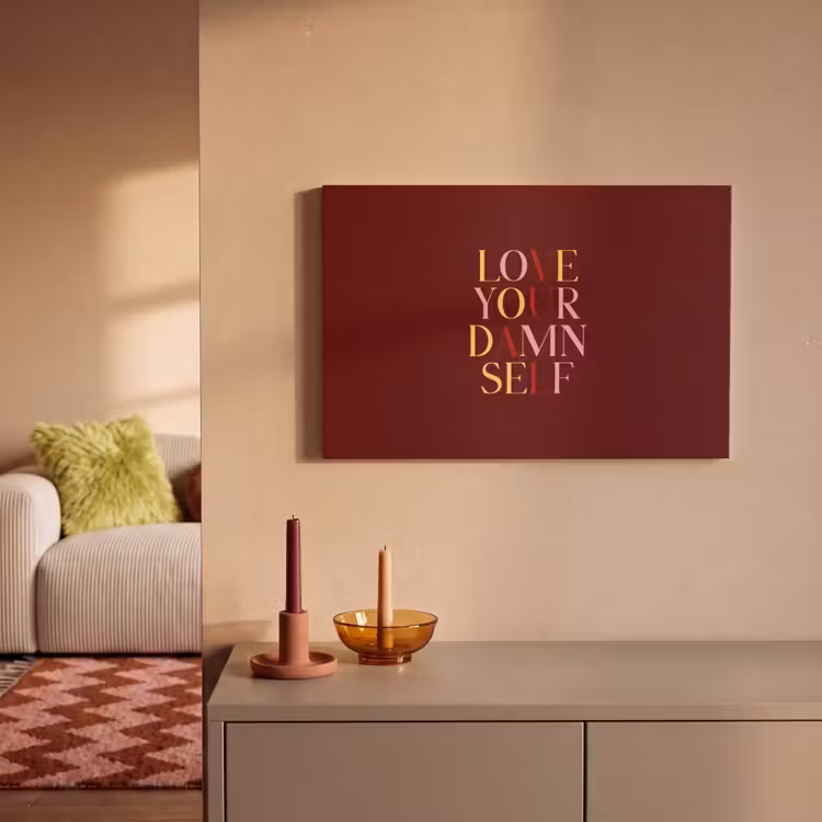 Love your damn self - Kleurrijk - Bordeaux canvas 2cm klein -sfeer1