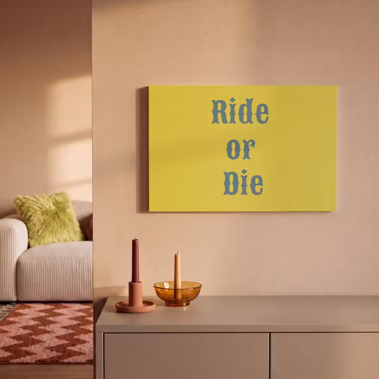 Ride or die - Geel - Blauw canvas 2cm klein -sfeer1