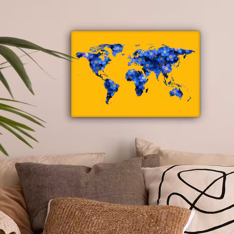 Wereldkaart - Geel - Vergeet me nietjes canvas 2cm klein -sfeer1