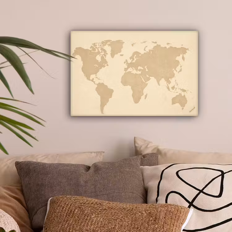 Wereldkaart - Zandkleurig - Minimalistisch canvas 2cm klein -sfeer1