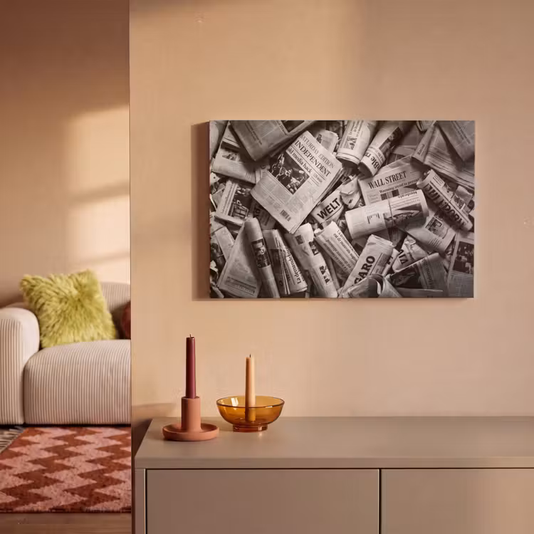 Krant - Stapel - Nieuws - Zwart-wit canvas 2cm klein -sfeer1