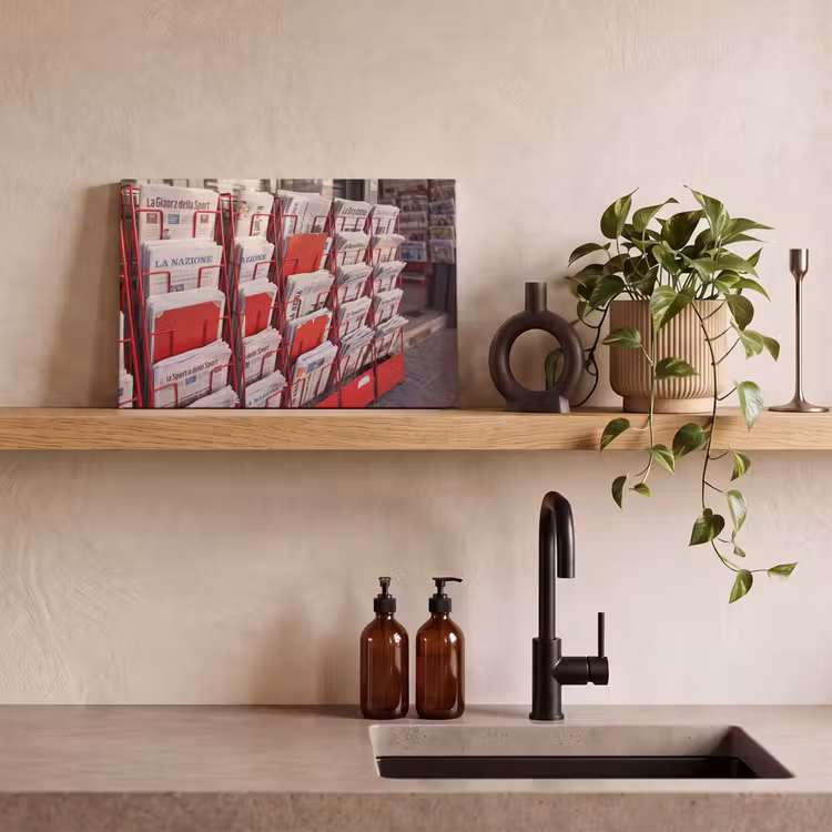 Kranten - Rek - Stedelijk - Dagelijks leven - Rood canvas 2cm klein -sfeer3