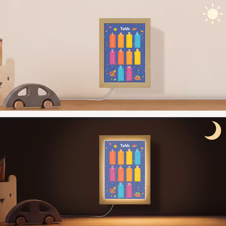 Tafels van vermenigvuldiging - Leren rekenen voor kinderen - Getallen oefenen - Ruimte Light Box met kabel (Wandlamp kind) klein -sfeer3_kind
