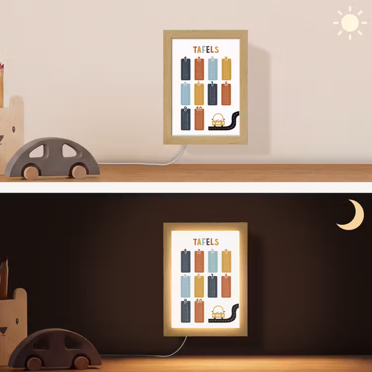 Tafels van vermenigvuldiging - Leren rekenen voor kinderen - Getallen oefenen - Cijfers - Auto Light Box met kabel (Wandlamp kind) klein -sfeer3_kind