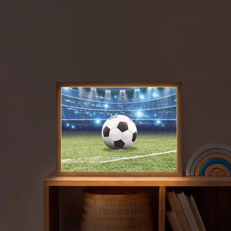 Voetbal - Stadion - Bal - Jongens Light Box met batterij (Wandlamp kind) middel -sfeer1_kind