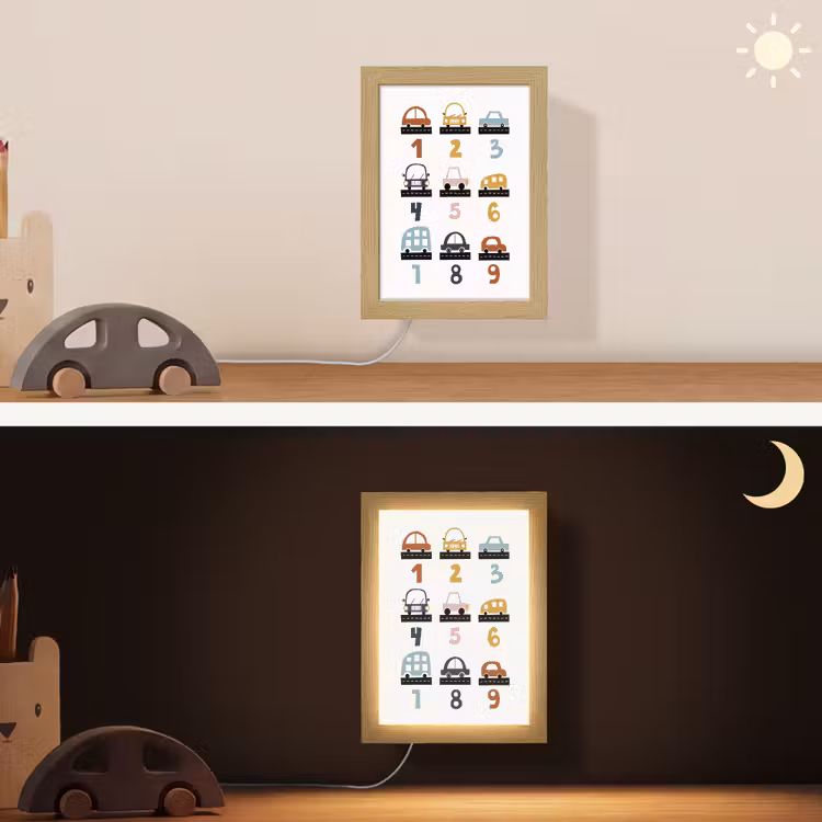 Getallen - Educatief - Leren tellen - Cijfers oefenen voor kinderen - Auto's - Voertuigen Light Box met kabel (Wandlamp kind) klein -sfeer3_kind