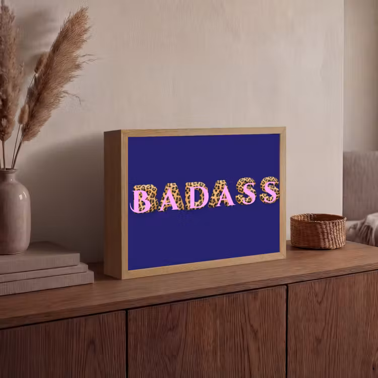 Badass - Panterpint - Schaduw - Roze Light Box met batterij (Wandlamp) middel -sfeer2