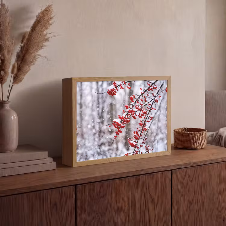 Bessen - Takken - Sneeuw - Winter - Kleurrijk Light Box met batterij (Wandlamp) middel -sfeer2