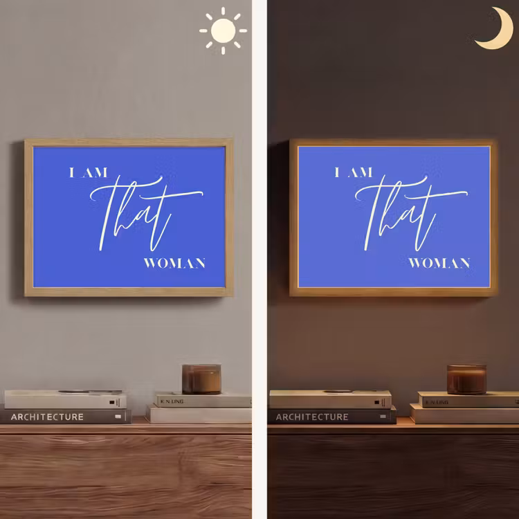 Blauw - I am that woman - Sierlijk - Minimalistisch Light Box met batterij (Wandlamp) middel -sfeer3