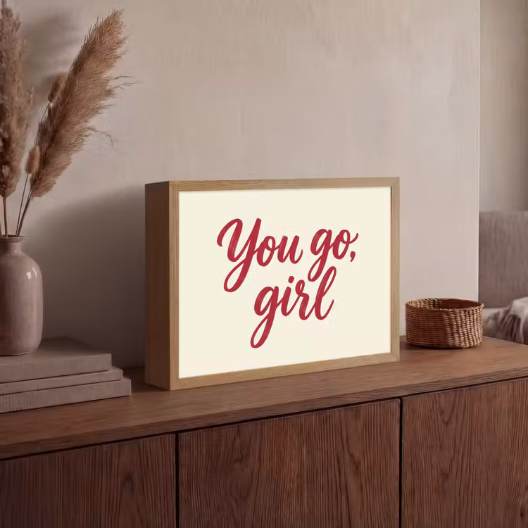 you go girl - Rood - Wit Light Box met batterij (Wandlamp) middel -sfeer2