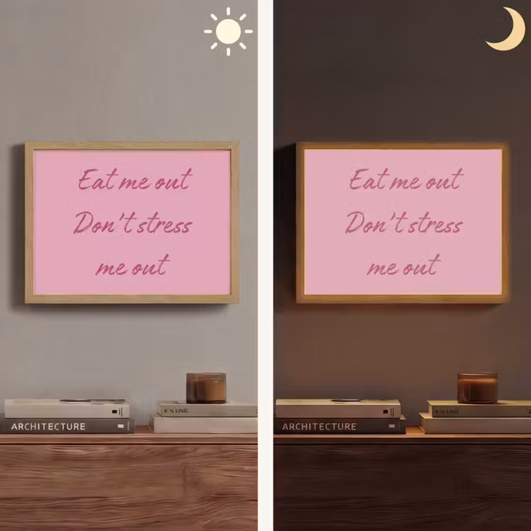 Eat me out don't stress me out - Roze - Handgeschreven Light Box met batterij (Wandlamp) middel -sfeer3