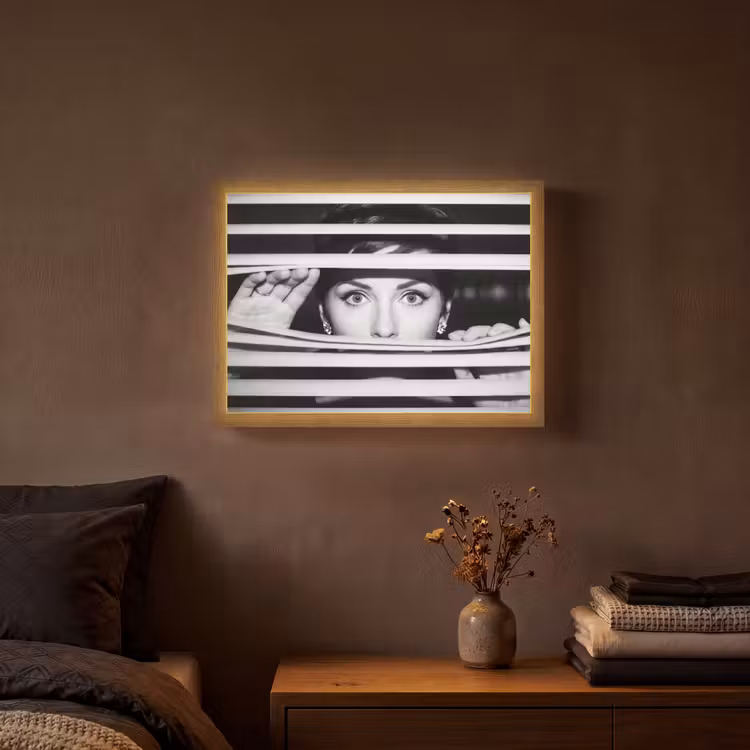 Vrouw - Jaloezieën - Portret - Zwart-wit Light Box met batterij (Wandlamp) middel -sfeer4