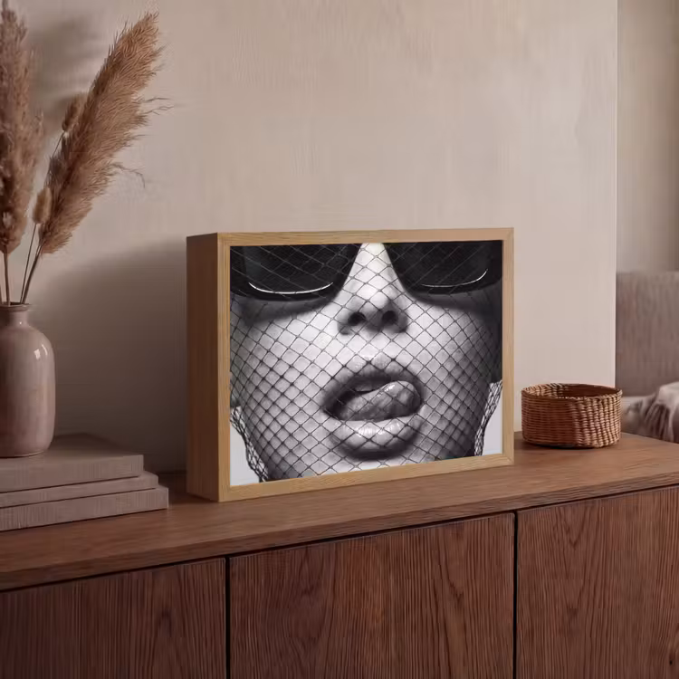 Vrouw - Net - Mysterieus - Zwart - Wit Light Box met batterij (Wandlamp) middel -sfeer2