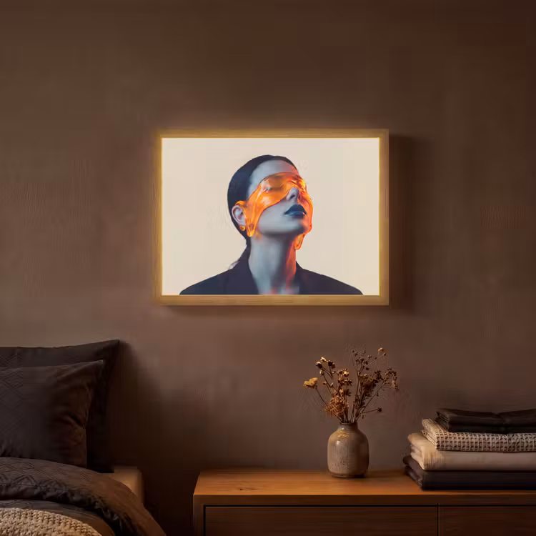 Vrouw - Oranje - Abstract - Modern - Kleurrijk Light Box met batterij (Wandlamp) middel -sfeer4