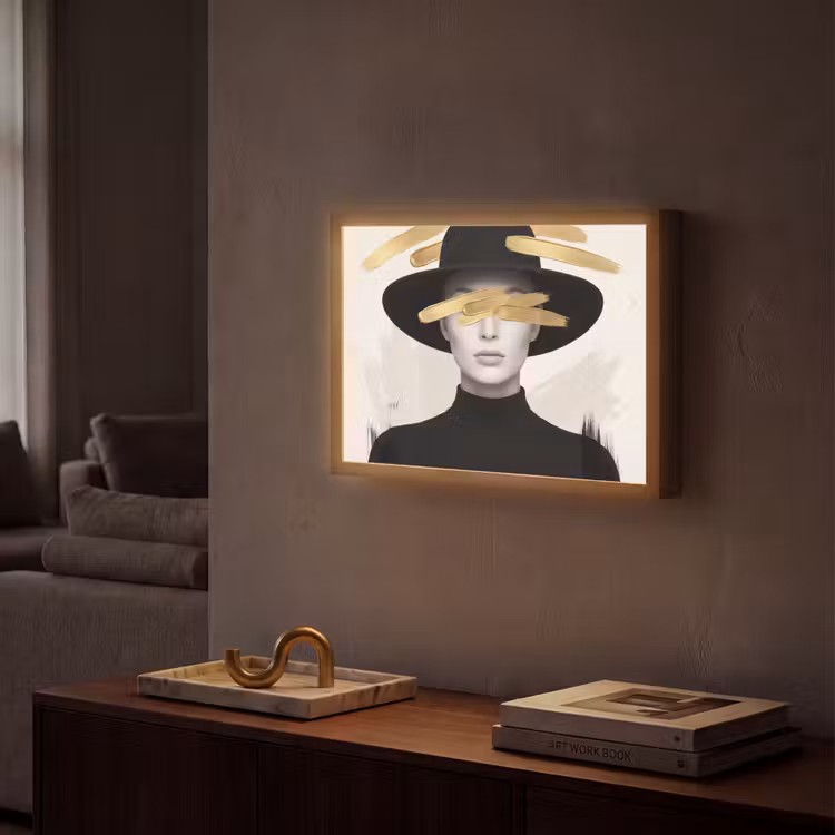 Vrouw - Portret - Modern - Goud - Kunst Light Box met batterij (Wandlamp) middel -sfeer1