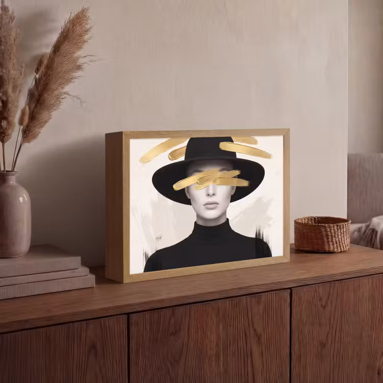 Vrouw - Portret - Modern - Goud - Kunst Light Box met batterij (Wandlamp) middel -sfeer2