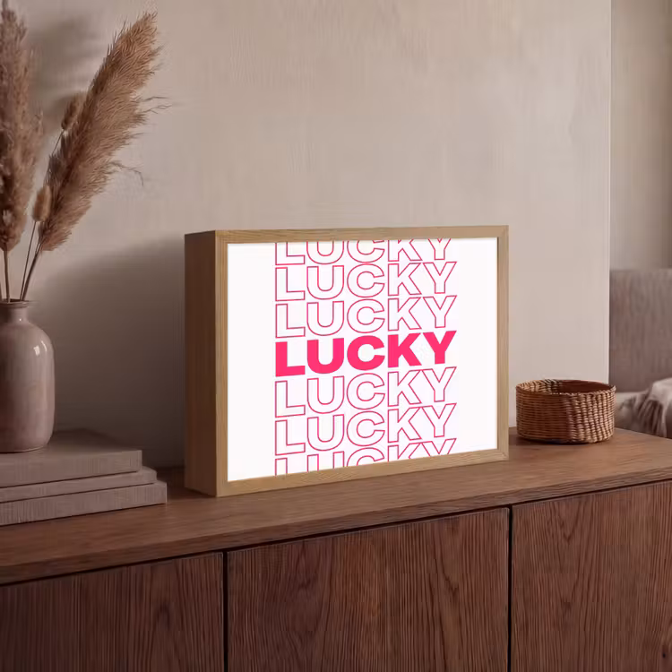 Lucky - Roze - Patroon Light Box met batterij (Wandlamp) middel -sfeer2