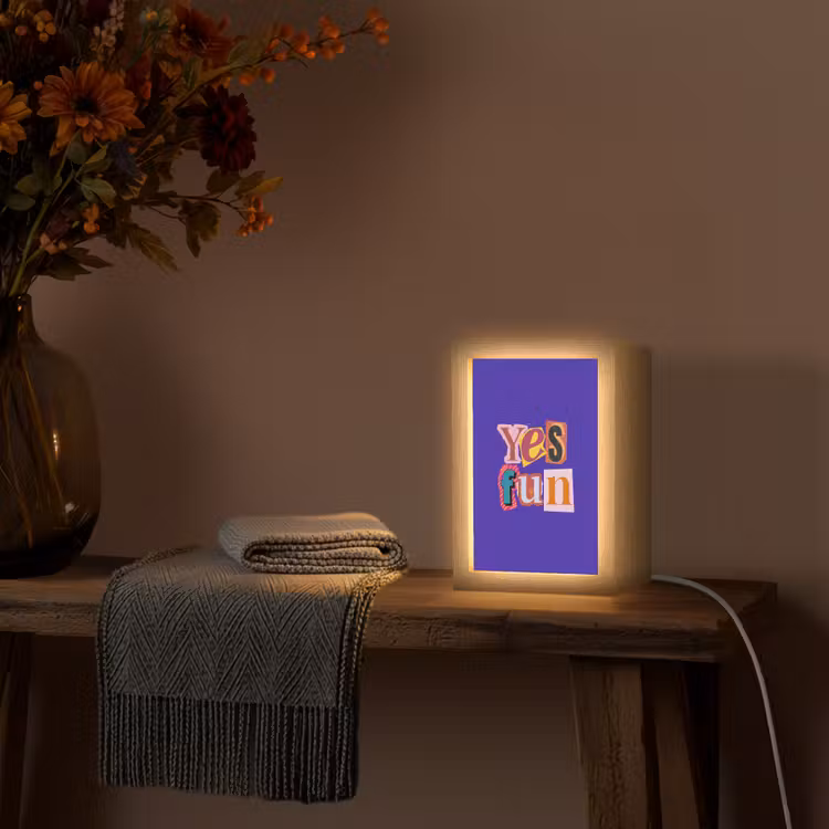 Yes fun - Kleurrijk - Collage-stijl Light Box met kabel (Wandlamp) klein -sfeer4