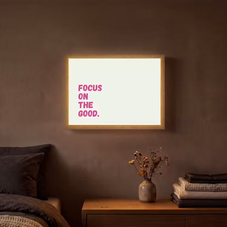 Focus on the good - Beige - Roze Light Box met batterij (Wandlamp) middel -sfeer4