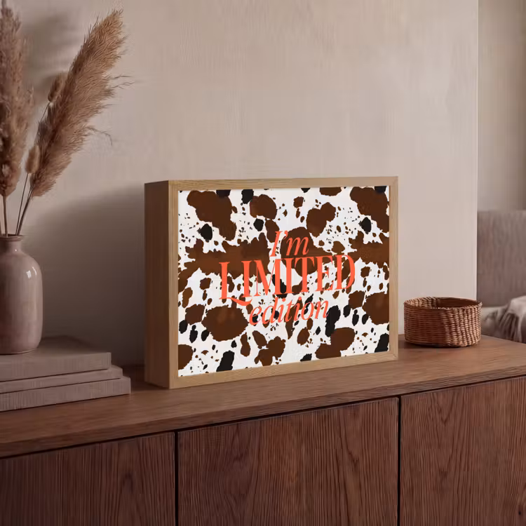 Koeienprint - Limited edition - Rood Light Box met batterij (Wandlamp) middel -sfeer2