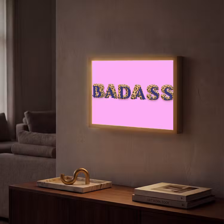 Felroze - Badass - Panterprint - Schaduw Light Box met batterij (Wandlamp) middel -sfeer1
