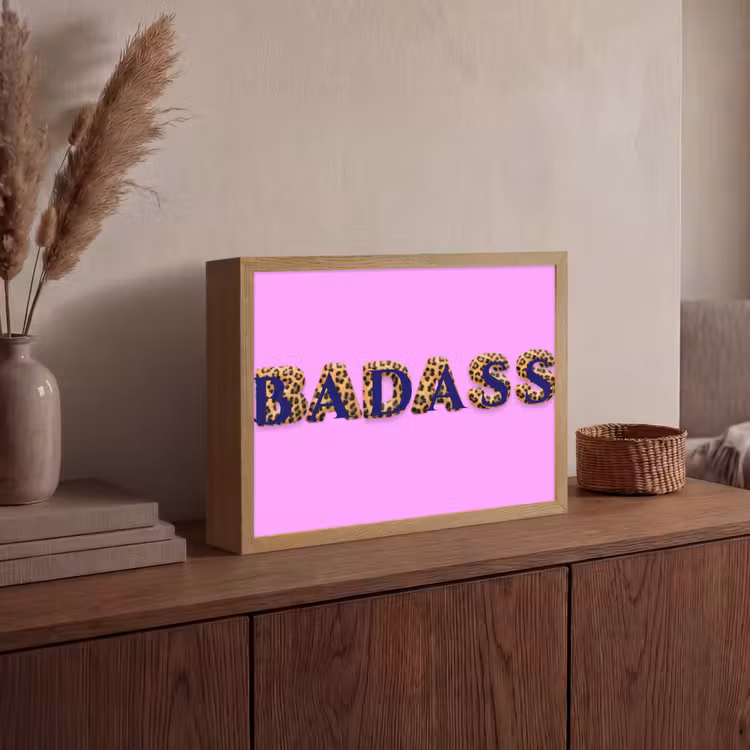 Felroze - Badass - Panterprint - Schaduw Light Box met batterij (Wandlamp) middel -sfeer2