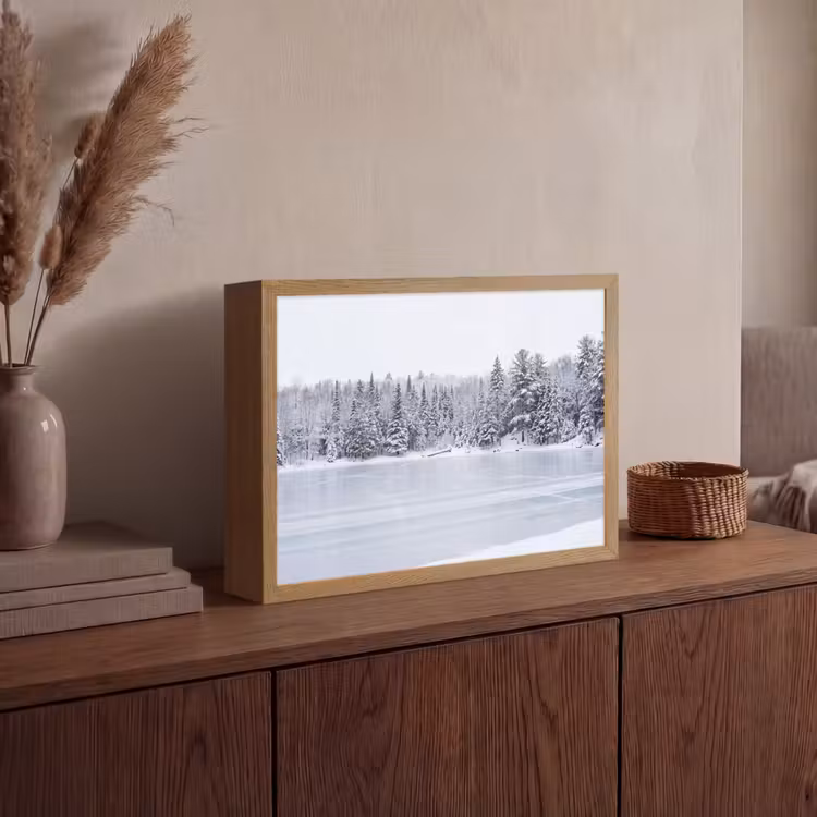 Meer - Dennen - IJs - Winter - Rustgevend Light Box met batterij (Wandlamp) middel -sfeer2