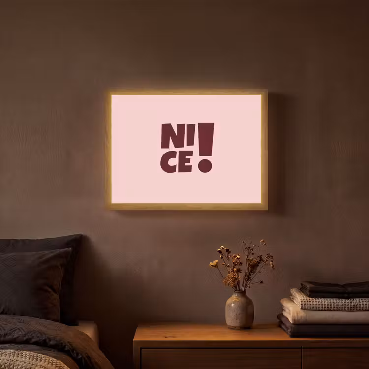 Nice - Uitroepteken - Roze Light Box met batterij (Wandlamp) middel -sfeer4