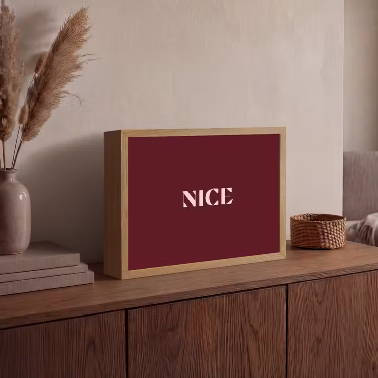 Nice - Bordeaux - Roze Light Box met batterij (Wandlamp) middel -sfeer2