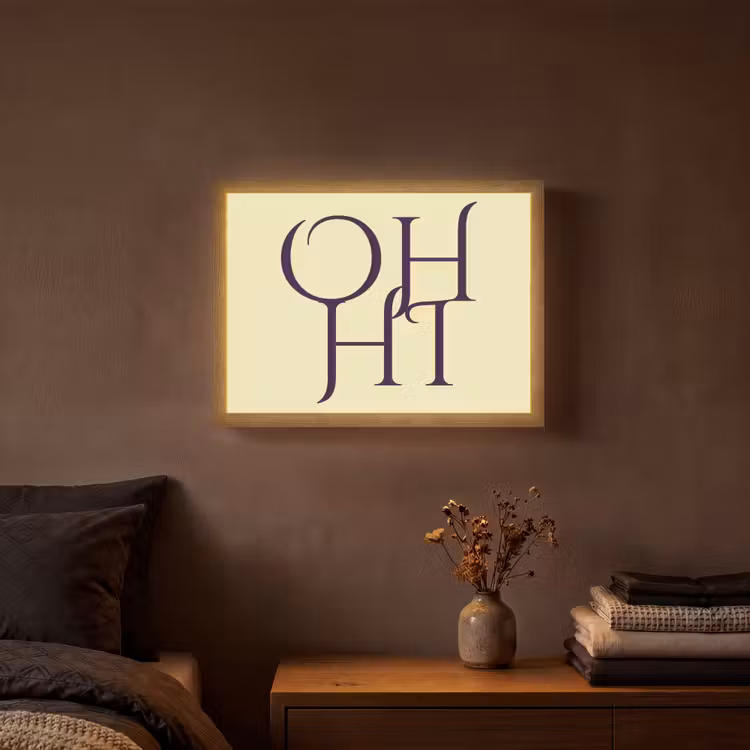 Oh hi - Geel - Monogram Light Box met batterij (Wandlamp) middel -sfeer4