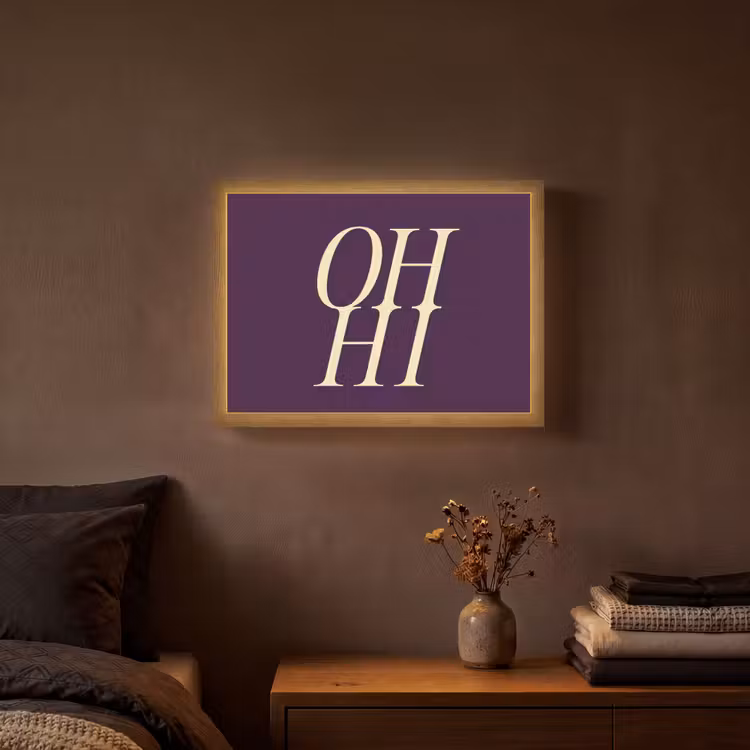 Oh hi - Paars - Minimalistisch Light Box met batterij (Wandlamp) middel -sfeer4