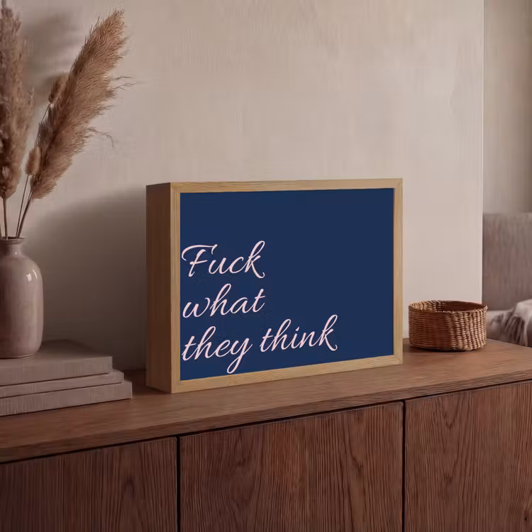 Fuck what they think - Blauw - Cursief Light Box met batterij (Wandlamp) middel -sfeer2
