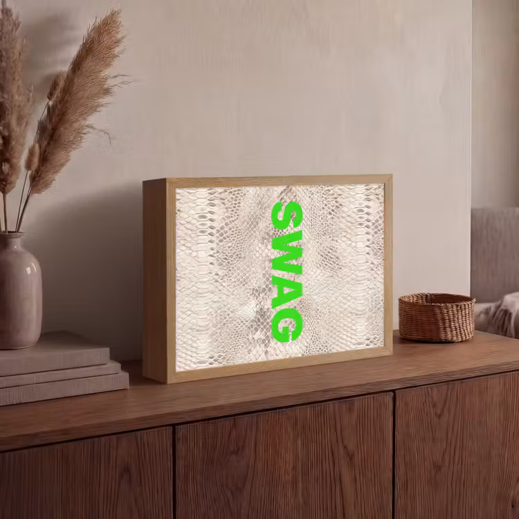 Slangenprint - SWAG - Neon - Groen Light Box met batterij (Wandlamp) middel -sfeer2
