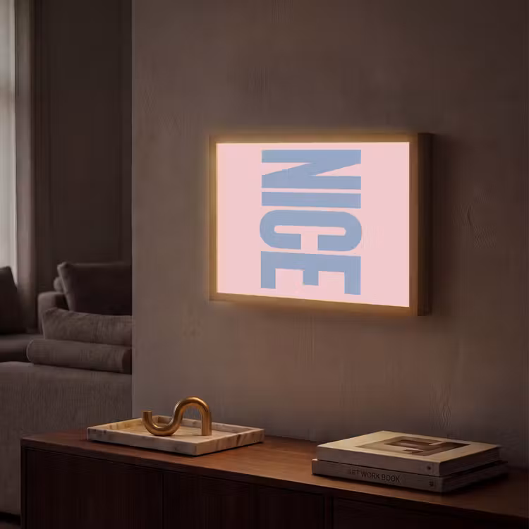 Nice - Paars - Roze Light Box met batterij (Wandlamp) middel -sfeer1
