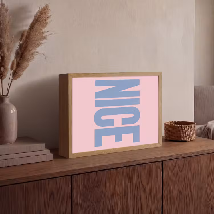 Nice - Paars - Roze Light Box met batterij (Wandlamp) middel -sfeer2