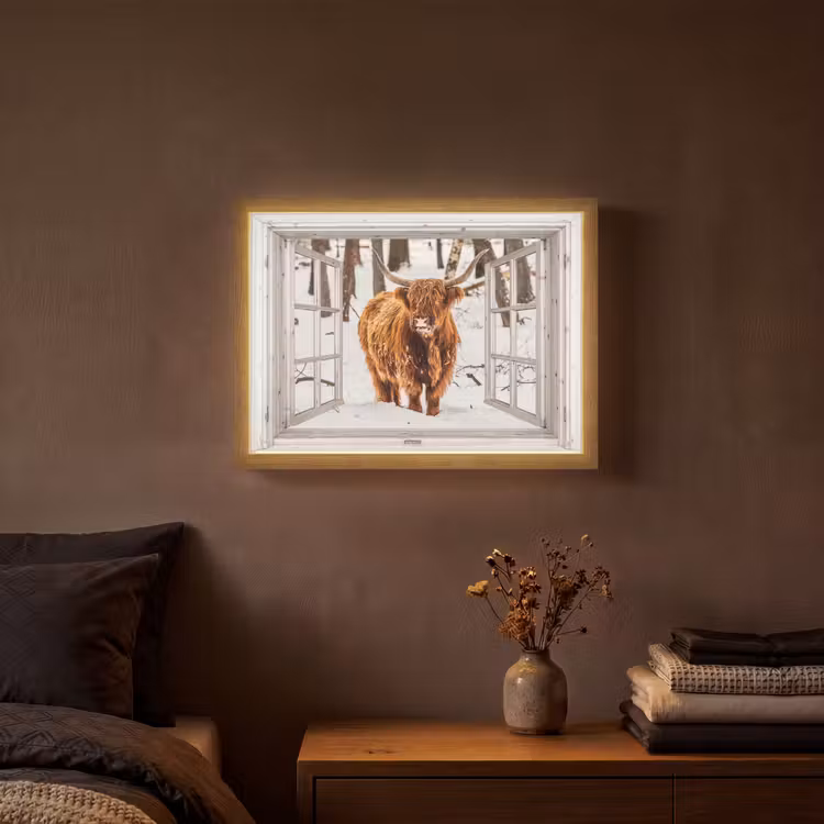 Schotse Hooglander - Sneeuw - Winter - Natuur - Dier - Doorkijk - Landelijk Light Box met batterij (Wandlamp) middel -sfeer4