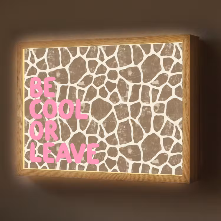 Tekst - Be cool or leave - Roze - Giraffenprint Light Box met batterij (Wandlamp) middel -z3d_website