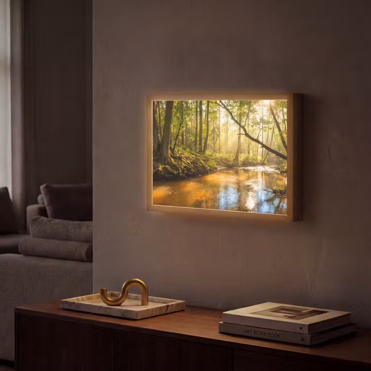 Bos - Beek - Zonlicht - Natuur - Groen Light Box met batterij (Wandlamp) middel -sfeer1
