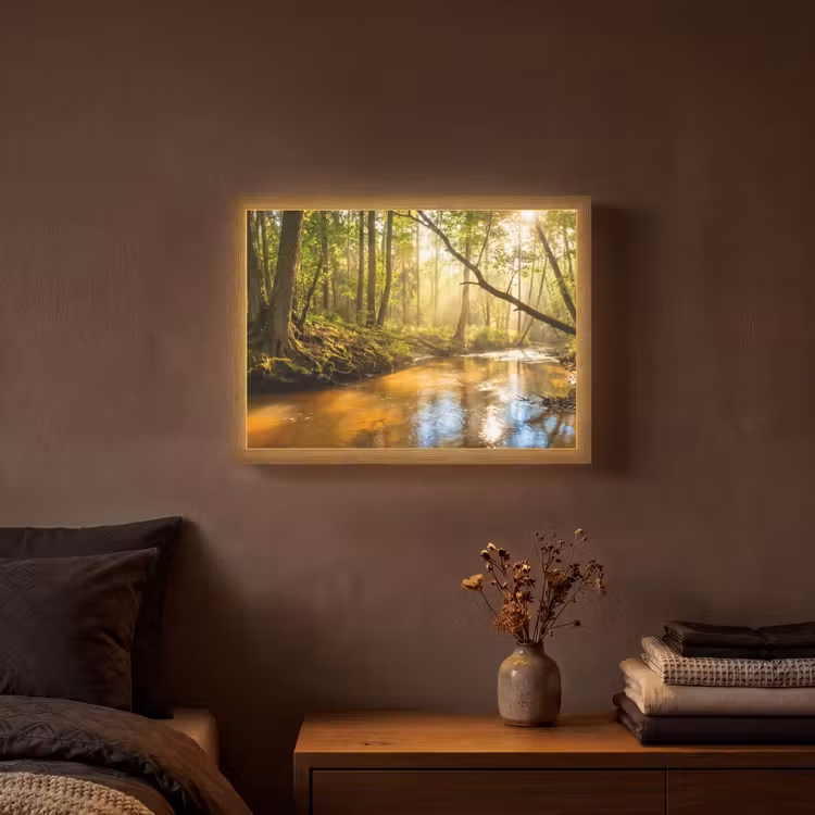 Bos - Beek - Zonlicht - Natuur - Groen Light Box met batterij (Wandlamp) middel -sfeer4