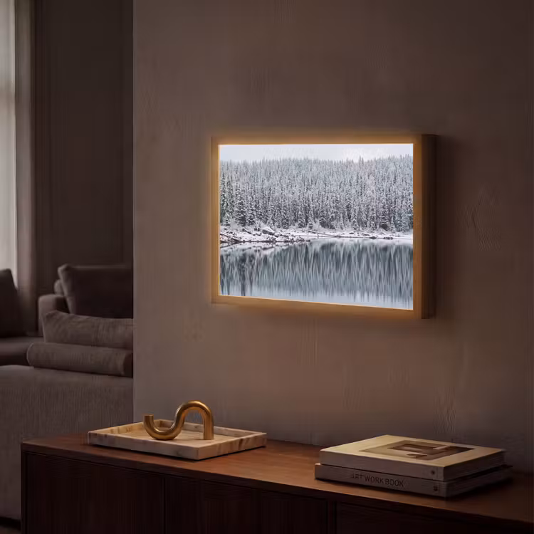 Bos - Reflectie - Meer - Winter - Serene Light Box met batterij (Wandlamp) middel -sfeer1