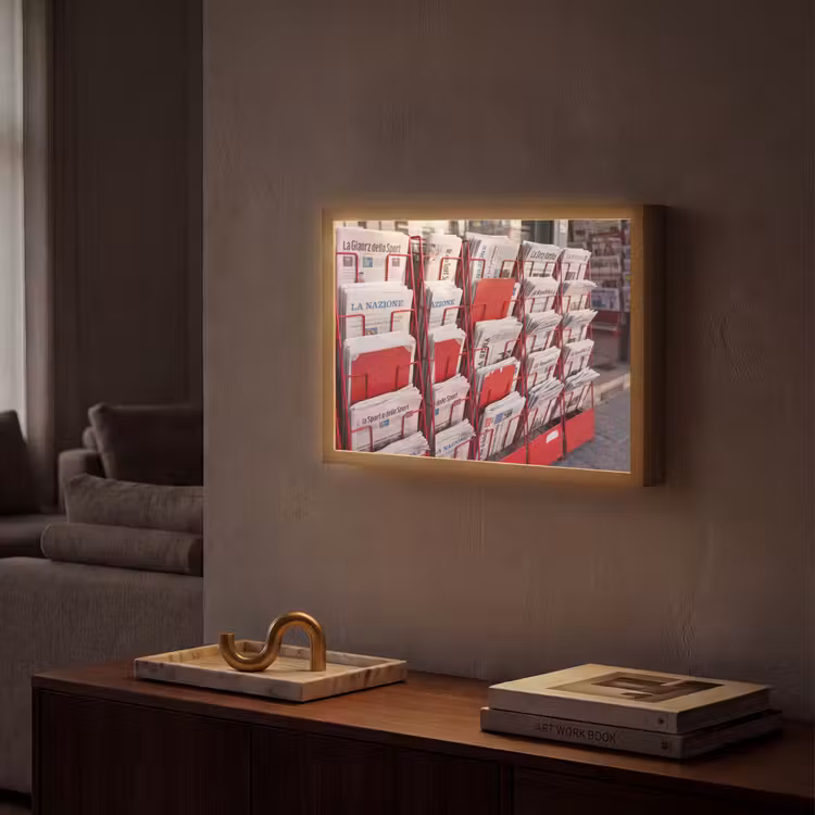 Kranten - Rek - Stedelijk - Dagelijks leven - Rood Light Box met batterij (Wandlamp) middel -sfeer1