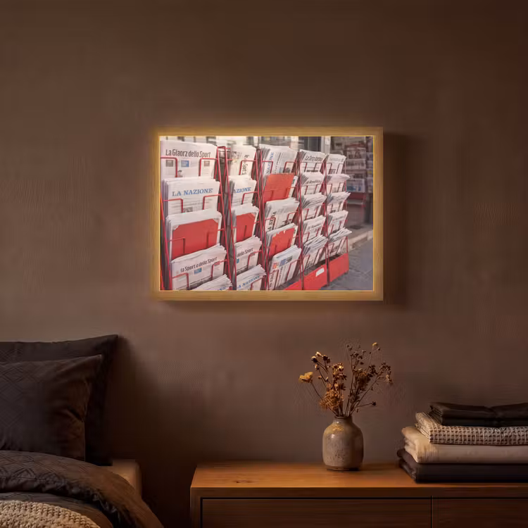 Kranten - Rek - Stedelijk - Dagelijks leven - Rood Light Box met batterij (Wandlamp) middel -sfeer4