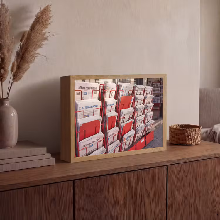 Kranten - Rek - Stedelijk - Dagelijks leven - Rood Light Box met batterij (Wandlamp) middel -sfeer2