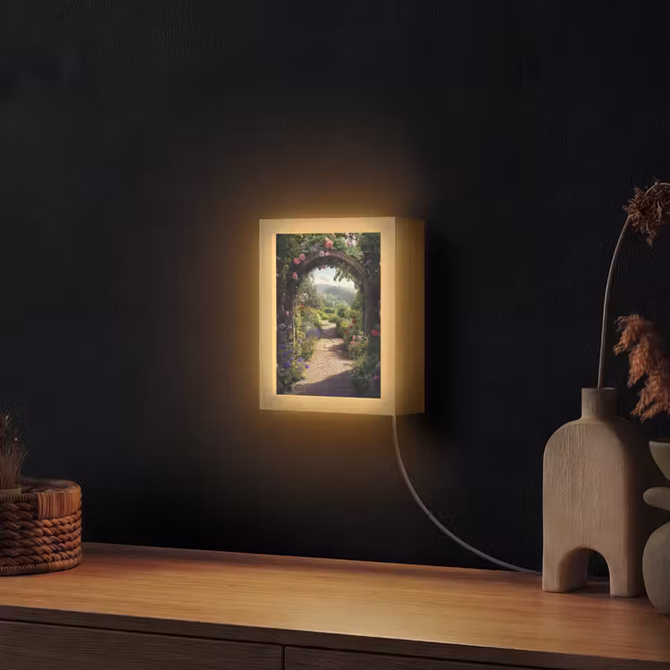 Doorkijk - Landschap - Bloemen - Rozenboog - Natuur Light Box met kabel (Wandlamp) klein -sfeer1