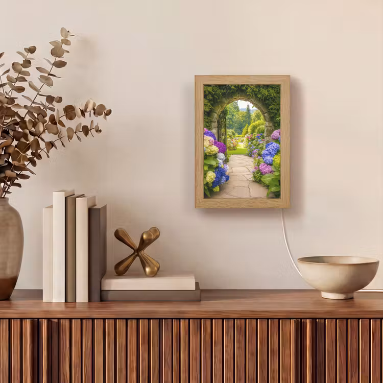 Doorkijk - Poort - Hortensia - Bloementuin Light Box met kabel (Wandlamp) klein -sfeer2