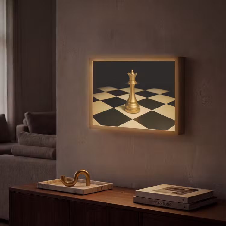 Koningin - Schaakstuk - Geblokt - Goud Light Box met batterij (Wandlamp) middel -sfeer1