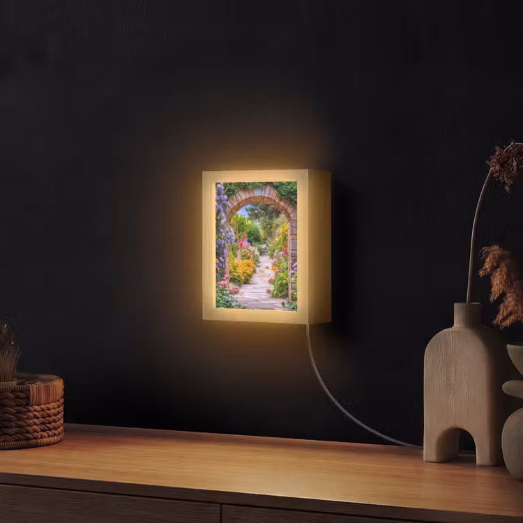 Doorkijk - Bloemen - Pad - Natuur Light Box met kabel (Wandlamp) klein -sfeer1