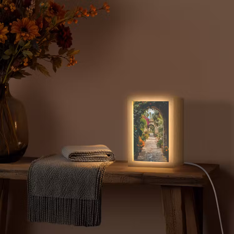 Doorkijk - Bloemen - Poort - Stenen Light Box met kabel (Wandlamp) klein -sfeer4