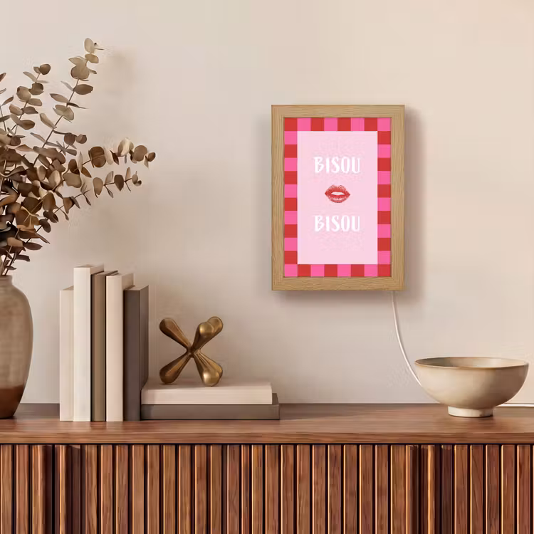 Kiss - Roze - Frans - Valentijn Light Box met kabel (Wandlamp) klein -sfeer2
