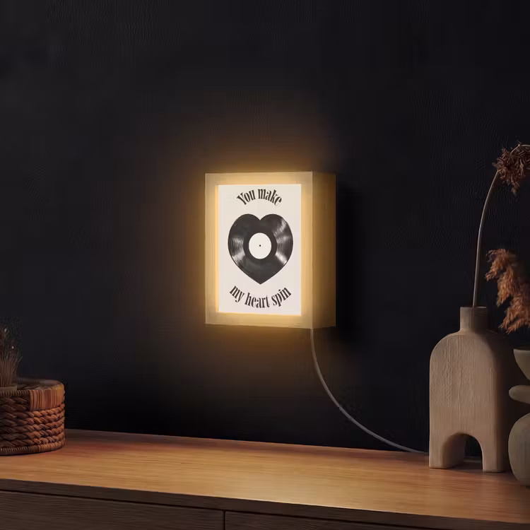 Love - Muziek - Quote Light Box met kabel (Wandlamp) klein -sfeer1